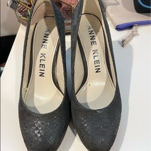 Anne Klein grey heels size 6